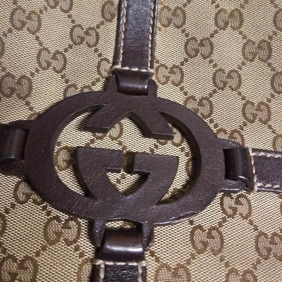 SOLD ON THEREALREAL.COM AUTHENTIC GUCCI HOBO BAG - Picture 2 of 4